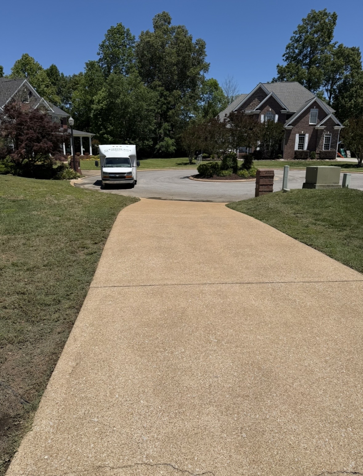 Refreshed Driveway Cleaning in Hixson, TN!
